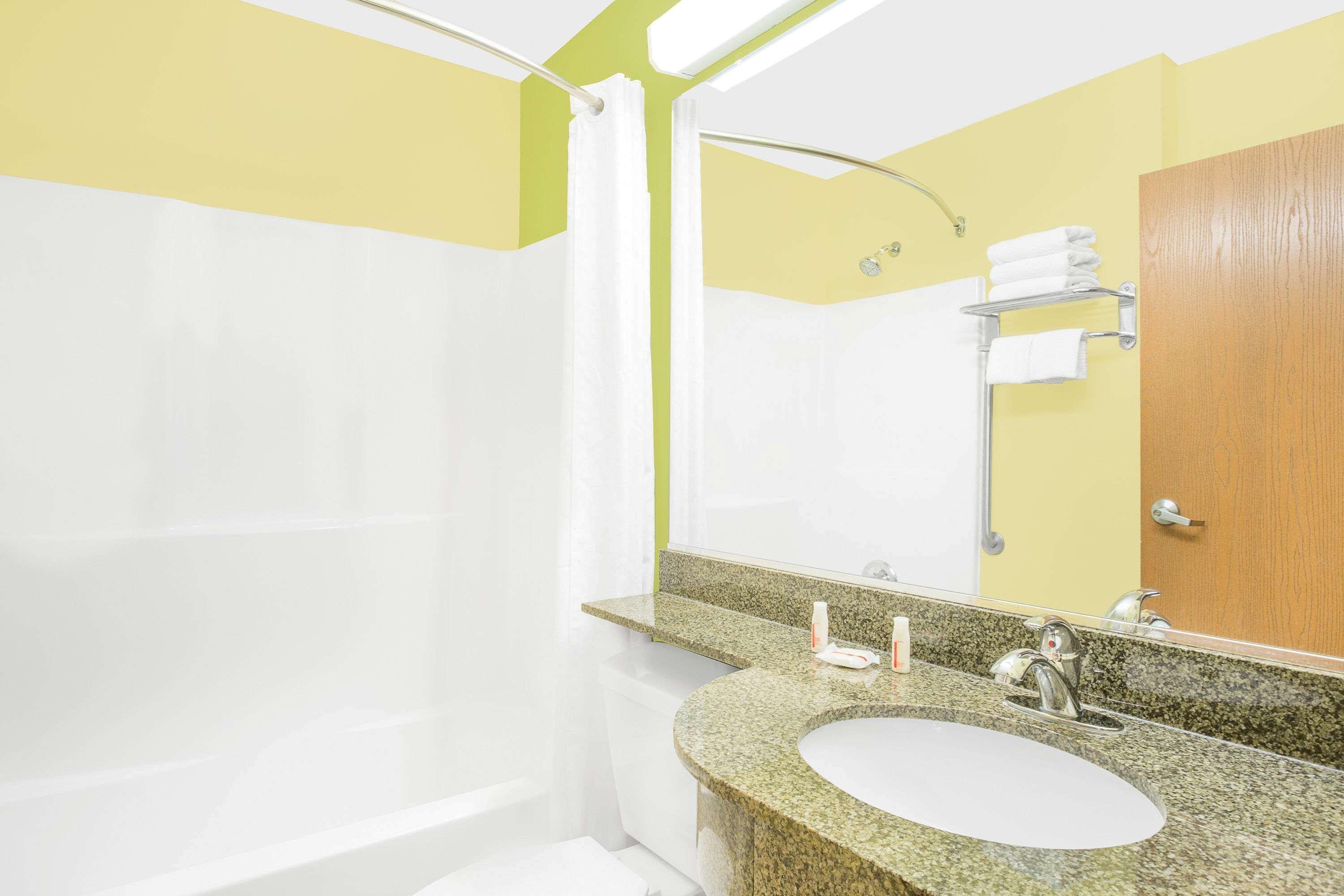 Microtel Inn & Suites By Wyndham Tuscumbia/Muscle Shoals Extérieur photo